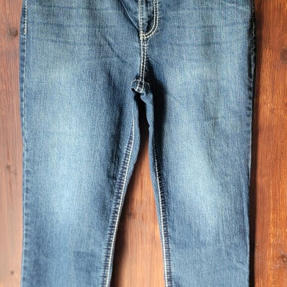 Nine West Women Date Night Jeans 30/10 Med. Wash Capri Bling Pockets Contrasting - Picture 3 of 15